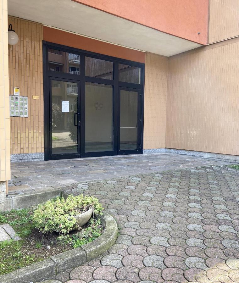 Casa Di Laura Mono E Bilo Di Fronte Ospedale San Raffaele Segrate Exterior foto