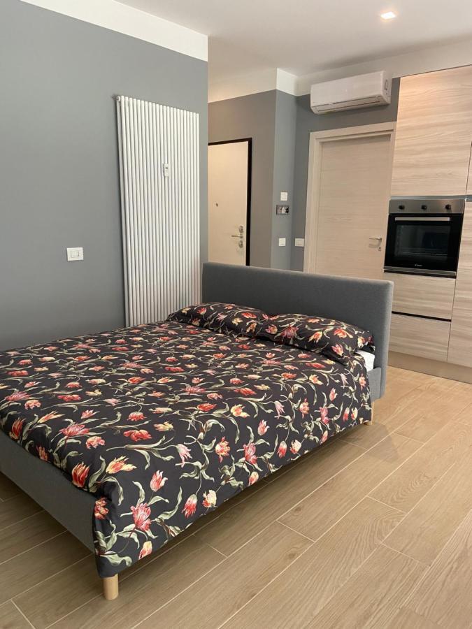 Casa Di Laura Mono E Bilo Di Fronte Ospedale San Raffaele Segrate Exterior foto